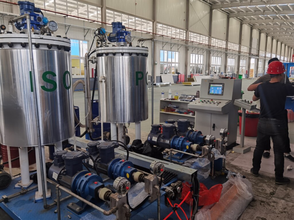foam injection system for sandwich panel production line